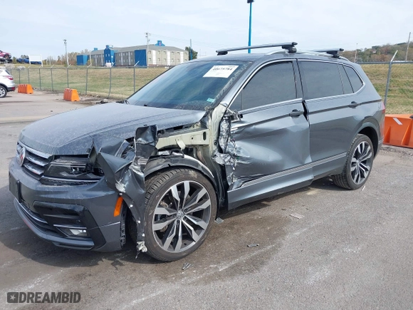 2020 Volkswagen Tiguan SEL Premium R-Line with VIN 3VV4B7AX2LM150484, listed as a IAAI auction lot 40675784 with 37,757 mi miles. Bid and sale history available at carsss.com. Image 19.