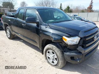 2017 Toyota Tundra SR с VIN 5TFUM5F13HX070078, выставлен на аукционе IAAI как лот 42050673 с пробегом 71 522 миль миль и . История ставок и продаж доступна на DreamBid. Изображение 1.