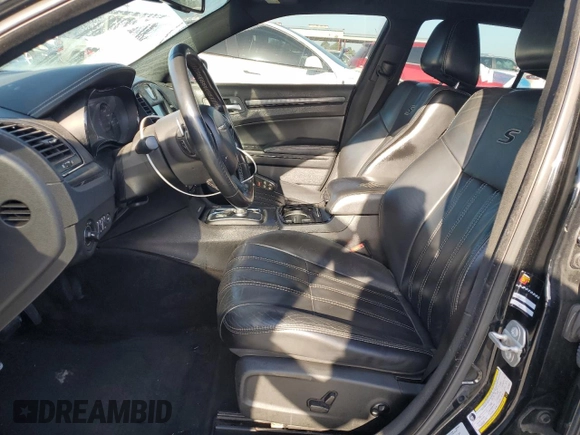 2015 Chrysler 300 S z VIN 2C3CCABT5FH736071, wystawiony jako Copart lot #52608825 z przebiegiem 189 263 mil mil oraz Nie do naprawy • Non repairable. Historia ofert i sprzedaży dostępna na DreamBid. Obrazek 7.
