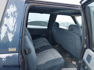 1994 Chevrolet Suburban with VIN 1GNEC16K3RJ360549, listed as a IAAI auction lot 42080890 with 126,804 mi miles. Bid and sale history available at carsss.com. Image 8.
