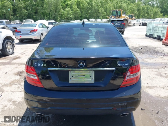2013 Mercedes-Benz C 300 Sport z VIN WDDGF8AB0DR292722, wystawiony jako IAAI lot #42270735 z przebiegiem 113 119 mil mil oraz . Historia ofert i sprzedaży dostępna na DreamBid. Obrazek 17.
