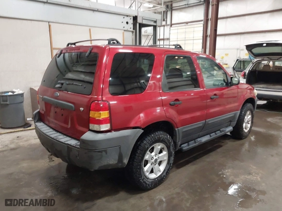 2006 Ford Escape XLT with VIN 1FMYU03106KC15575, listed as a IAAI auction lot 42017906 with 187,733 mi miles. Bid and sale history available at carsss.com. Image 4.