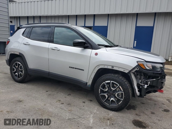 2025 Jeep Compass Trailhawk with VIN 3C4NJDDN9ST556944, listed as a Copart auction lot 65061335 with 10,196 mi miles and Clean title. Bid and sale history available at DreamBid. Image 4.
