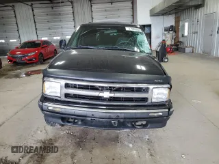 1997 Chevrolet Blazer LS z VIN 1GNDT13W7V2236355, wystawiony jako Copart lot #57983265 z przebiegiem Nie podano mil oraz Nie do naprawy • Non repairable. Historia ofert i sprzedaży dostępna na DreamBid. Obrazek 5.