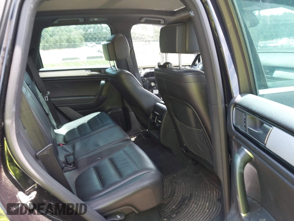 2017 Volkswagen Touareg Wolfsburg Edition с VIN WVGRF7BP9HD001737, выставлен на аукционе IAAI как лот 42280198 с пробегом 159 257 миль миль и . История ставок и продаж доступна на DreamBid. Изображение 8.