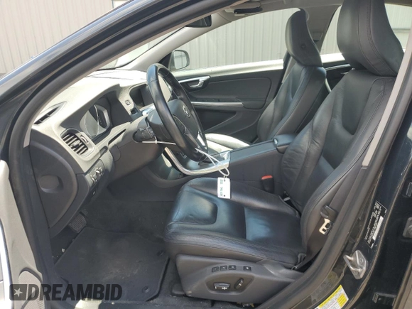 2014 Volvo S60 T5 z VIN YV1612FS6E1287285, wystawiony jako Copart lot #56614785 z przebiegiem 104 637 mil mil oraz Szkody całkowita. Historia ofert i sprzedaży dostępna na DreamBid. Obrazek 7.