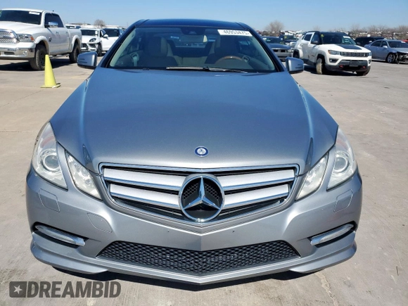 2013 Mercedes-Benz E 550 z VIN WDDKJ7DB2DF185221, wystawiony jako Copart lot #46953475 z przebiegiem 89 156 mil mil oraz Szkoda całkowita • Salvage title. Historia ofert i sprzedaży dostępna na DreamBid. Obrazek 5.