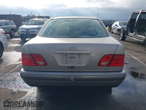 1997 Mercedes-Benz E-Class with VIN WDBJF55F3VA391335, listed as a IAAI auction lot 41606546 with 1 mi miles. Bid and sale history available at carsss.com. Image 17.