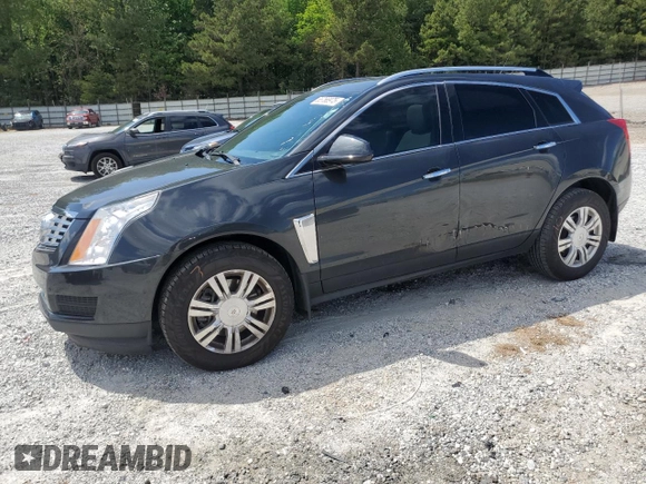 2015 Cadillac SRX Luxury Collection z VIN 3GYFNBE31FS598363, wystawiony jako Copart lot #55766975 z przebiegiem 62 103 mil mil oraz Szkody całkowita. Historia ofert i sprzedaży dostępna na DreamBid. Obrazek 1.