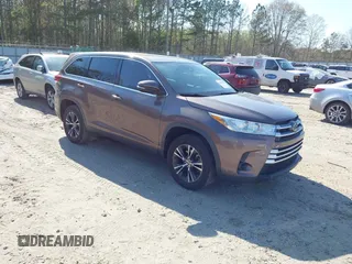 2019 Toyota Highlander LE z VIN 5TDZARFH7KS060251, wystawiony jako IAAI lot #41900651 z przebiegiem 110 407 mil mil oraz . Historia ofert i sprzedaży dostępna na DreamBid. Obrazek 1.