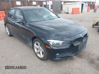 2014 BMW 3 Series 320i xDrive с VIN WBA3C3C59EK200381, выставлен на аукционе IAAI как лот 42314955 с пробегом 134 878 миль миль и . История ставок и продаж доступна на DreamBid. Изображение 1.