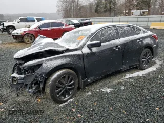 2017 Nissan Altima SV with VIN 1N4AL3AP8HC292361, listed as a Copart auction lot 46026305 with 140,330 mi miles and Salvage Title. Bid and sale history available at carsss.com. Image 1.