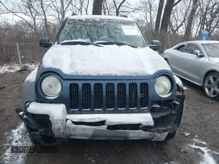 2002 Jeep Liberty Sport with VIN 1J8GL48K32W132617, listed as a IAAI auction lot 41732799 with 202,894 mi miles. Bid and sale history available at carsss.com. Image 13.