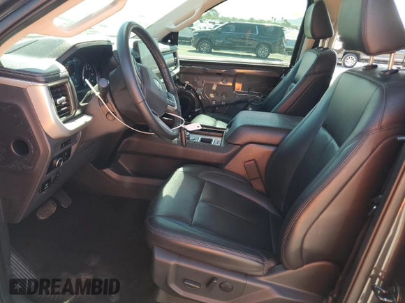 2022 Ford Expedition XLT с VIN 1FMJU1HT9NEA64525, выставлен на аукционе Copart как лот 61219075 с пробегом 36 718 миль миль и Списание • Salvage title. История ставок и продаж доступна на DreamBid. Изображение 7.