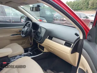 2017 Mitsubishi Outlander SE z VIN JA4AZ3A3XHZ059420, wystawiony jako IAAI lot #42611077 z przebiegiem 130 406 mil mil oraz . Historia ofert i sprzedaży dostępna na DreamBid. Obrazek 5.