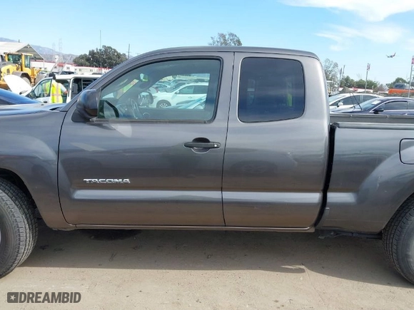 2015 Toyota Tacoma with VIN 5TFTX4CN6FX061716, listed as a IAAI auction lot 41627351 with 76,361 mi miles. Bid and sale history available at carsss.com. Image 15.