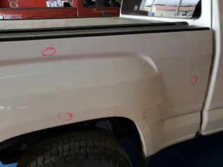 2015 GMC Canyon z VIN 1GTH6AE33F1229463, wystawiony jako IAAI lot #42399992 z przebiegiem 123 157 mil mil oraz . Historia ofert i sprzedaży dostępna na DreamBid. Obrazek 17.