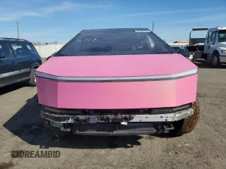 2024 Tesla Cybertruck Cyberbeast z VIN 7G2CEHEEXRA017494, wystawiony jako Copart lot #48149135 z przebiegiem 6883 mil mil oraz Szkody całkowita. Historia ofert i sprzedaży dostępna na DreamBid. Obrazek 5.