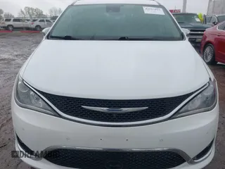 2018 Chrysler Pacifica Limited z VIN 2C4RC1GG8JR107182, wystawiony jako IAAI lot #42113415 z przebiegiem 154 982 mil mil oraz . Historia ofert i sprzedaży dostępna na DreamBid. Obrazek 12.