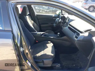 2018 Toyota C-HR XLE z VIN NMTKHMBX5JR042941, wystawiony jako IAAI lot #41803153 z przebiegiem 110 220 mil mil oraz . Historia ofert i sprzedaży dostępna na DreamBid. Obrazek 5.