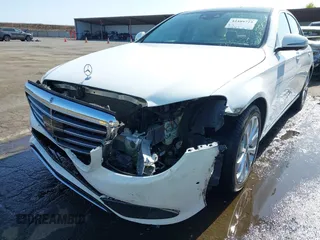 2017 Mercedes-Benz E 300 Luxury z VIN WDDZF4JB3HA236618, wystawiony jako IAAI lot #42489715 z przebiegiem 74 946 mil mil oraz . Historia ofert i sprzedaży dostępna na DreamBid. Obrazek 6.