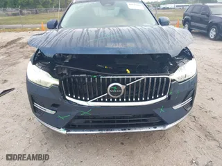 2023 Volvo XC60 Plus Bright Theme with VIN YV4L12RN4P1375945, listed as a IAAI auction lot 41945980 with 27,609 mi miles. Bid and sale history available at carsss.com. Image 6.