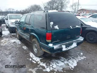 1998 GMC Jimmy SL with VIN 1GKCS13W4W2562613, listed as a IAAI auction lot 41610601 with 1 mi miles. Bid and sale history available at carsss.com. Image 3.