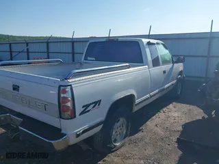 1997 Chevrolet C/K 1500 with VIN 1GCEK19R2VE139547, listed as a IAAI auction lot 42061013 with 404,490 mi miles. Bid and sale history available at carsss.com. Image 4.