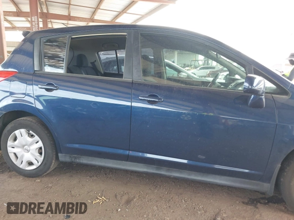 2012 Nissan Versa S z VIN 3N1BC1CPXCK258122, wystawiony jako IAAI lot #42164469 z przebiegiem 64 594 mil mil oraz . Historia ofert i sprzedaży dostępna na DreamBid. Obrazek 13.