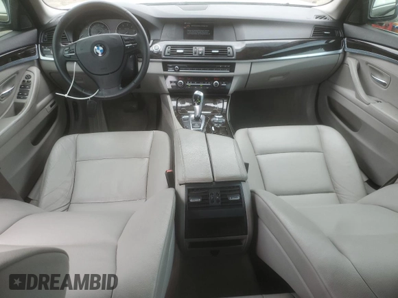 2013 BMW 5 Series 528i xDrive z VIN WBAXH5C54DD115031, wystawiony jako Copart lot #59045935 z przebiegiem 183 658 mil mil oraz Tytuł czysty. Historia ofert i sprzedaży dostępna na DreamBid. Obrazek 8.