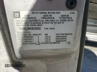 2005 Chevrolet Silverado 1500 Z71 z VIN 1GCEK19B55E238592, wystawiony jako Copart lot #56927965 z przebiegiem Nie podano mil oraz Szkoda całkowita • Salvage title. Historia ofert i sprzedaży dostępna na DreamBid. Obrazek 13.