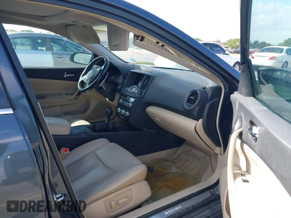 2013 Nissan Maxima SV z VIN 1N4AA5AP0DC831535, wystawiony jako IAAI lot #41715424 z przebiegiem 125 533 mil mil oraz . Historia ofert i sprzedaży dostępna na DreamBid. Obrazek 5.