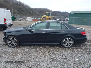 2016 Mercedes-Benz E-Class E 350 Luxury with VIN WDDHF8JB6GB186535, listed as a IAAI auction lot 41883817 with 116,342 mi miles. Bid and sale history available at carsss.com. Image 14.