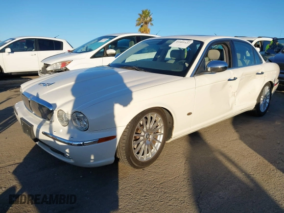 2007 Jaguar XJ with VIN SAJWA71B17SH12746, listed as a IAAI auction lot 41401422 with 99,735 mi miles. Bid and sale history available at carsss.com. Image 17.