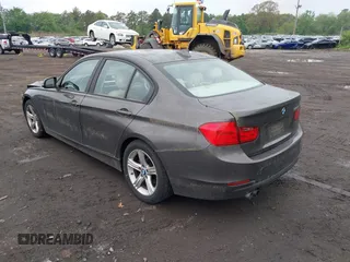 2013 BMW 3 Series 328i z VIN WBA3A5G53DNP24506, wystawiony jako IAAI lot #42289668 z przebiegiem 81 388 mil mil oraz . Historia ofert i sprzedaży dostępna na DreamBid. Obrazek 3.