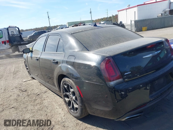 2016 Chrysler 300 S z VIN 2C3CCAGG1GH152537, wystawiony jako IAAI lot #37898509 z przebiegiem Nie podano mil oraz . Historia ofert i sprzedaży dostępna na DreamBid. Obrazek 3.