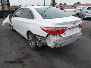 2015 Toyota Camry XLE with VIN 4T1BF1FK0FU094206, listed as a IAAI auction lot 42071968 with 110,165 mi miles. Bid and sale history available at carsss.com. Image 3.