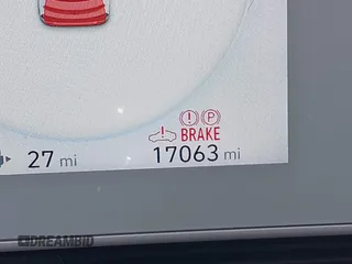 2024 Hyundai Ioniq 5 SE z VIN KM8KM4DE3RU316276, wystawiony jako IAAI lot #41859525 z przebiegiem 17 063 mil mil oraz . Historia ofert i sprzedaży dostępna na DreamBid. Obrazek 16.