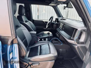 2023 Ford Bronco z VIN 1FMDE5DH1PLA85211, wystawiony jako Copart lot #56986915 z przebiegiem 33 535 mil mil oraz Szkoda całkowita • Salvage title. Historia ofert i sprzedaży dostępna na DreamBid. Obrazek 5.