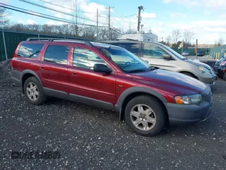 2004 Volvo V70 XC70 with VIN YV1SZ59H141143599, listed as a IAAI auction lot 41594374 with 999,999 mi miles. Bid and sale history available at carsss.com. Image 1.