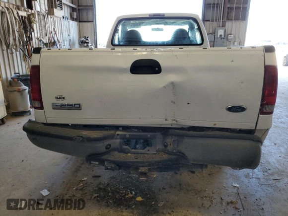 2005 Ford F-250 XL z VIN 1FTNF20545EB79620, wystawiony jako Copart lot #84940344 z przebiegiem 209 677 mil mil oraz Szkoda całkowita • Salvage title. Historia ofert i sprzedaży dostępna na DreamBid. Obrazek 6.