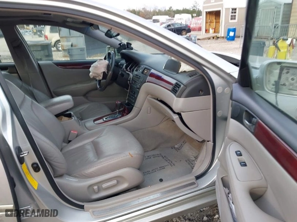2002 Lexus ES 300 with VIN JTHBF30GX25029631, listed as a IAAI auction lot 41719047 with 104,450 mi miles. Bid and sale history available at carsss.com. Image 5.