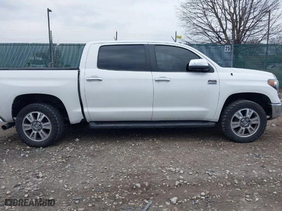 2014 Toyota Tundra 4WD Truck Platinum with VIN 5TFAY5F1XEX372177, listed as a IAAI auction lot 41687777 with NaN miles. Bid and sale history available at carsss.com. Image 12.