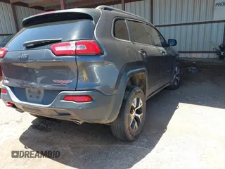 2016 Jeep Cherokee Trailhawk z VIN 1C4PJMBSXGW123829, wystawiony jako IAAI lot #42316140 z przebiegiem 77 730 mil mil oraz . Historia ofert i sprzedaży dostępna na DreamBid. Obrazek 4.