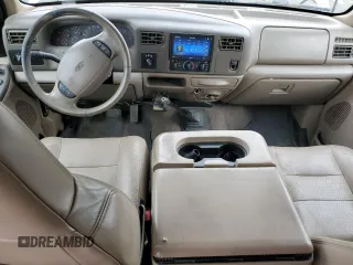 2001 Ford F-350 XL z VIN 1FTSW31F71EB04906, wystawiony jako Copart lot #42333355 z przebiegiem 210 796 mil mil oraz Czysty tytuł • Clean title. Historia ofert i sprzedaży dostępna na DreamBid. Obrazek 8.