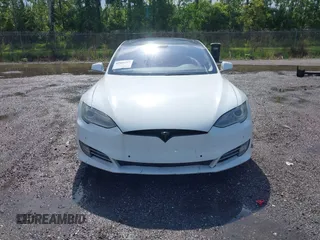 2014 Tesla Model S 60 with VIN 5YJSA1H1XEFP40611, listed as a IAAI auction lot 42826752 with Not provided miles and . Bid and sale history available at DreamBid. Image 11.