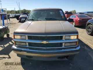 1998 Chevrolet Suburban with VIN 1GNFK16R6WJ306534, listed as a Copart auction lot 75030844 with 230,869 mi miles and Clean Title. Bid and sale history available at carsss.com. Image 5.