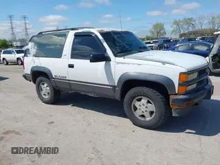 1994 Chevrolet Blazer z VIN 1GNEK18K4RJ367025, wystawiony jako IAAI lot #42198858 z przebiegiem 332 864 mil mil oraz . Historia ofert i sprzedaży dostępna na DreamBid. Obrazek 1.