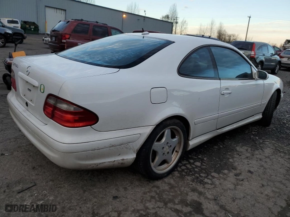 2001 Mercedes-Benz CLK-Class with VIN WDBLJ70G91F185789, listed as a Copart auction lot 86546174 with 140,958 mi miles and Salvage Title. Bid and sale history available at carsss.com. Image 3.
