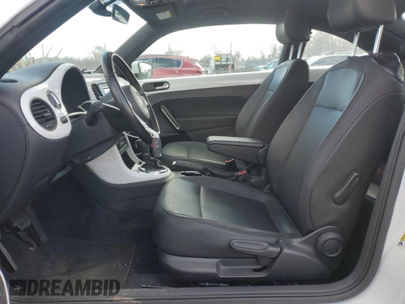 2019 Volkswagen Beetle SE with VIN 3VWJD7AT7KM707314, listed as a Copart auction lot 45299335 with 35,919 mi miles and Salvage title. Bid and sale history available at DreamBid. Image 7.